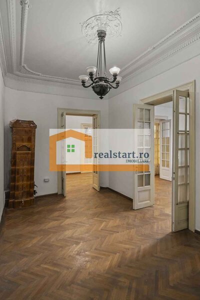 Cartierul Evreiesc, S+P+E+Pod, curte libera 300mp, ideal cabinete, birouri