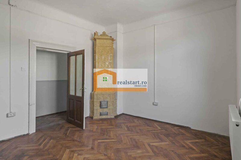 Cartierul Evreiesc, S+P+E+Pod, curte libera 300mp, ideal cabinete, birouri